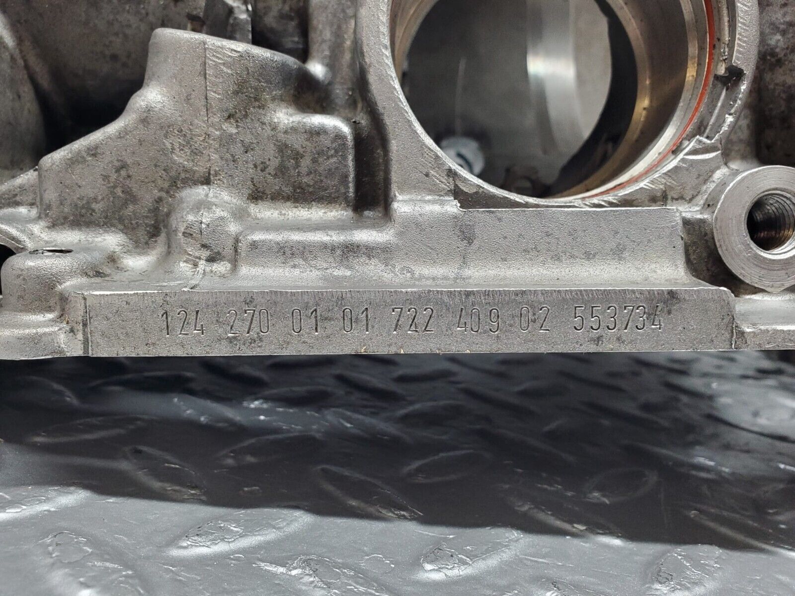 34226 Mercedes-Benz W124 260E Automatic Gearbox Housing 722.409 2012710101 1242700101