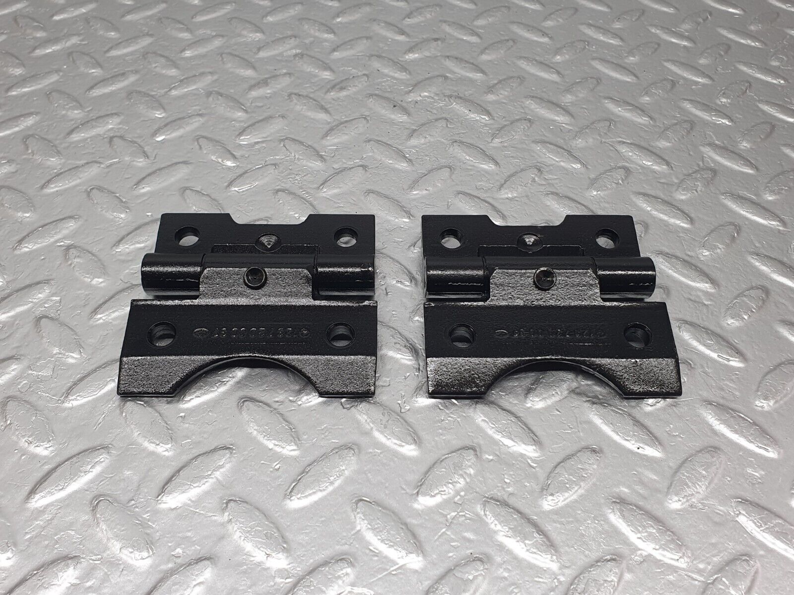 43562 Mercedes-Benz C126 380SEC Coupe Door Hinge Pair Left Side 1237200037