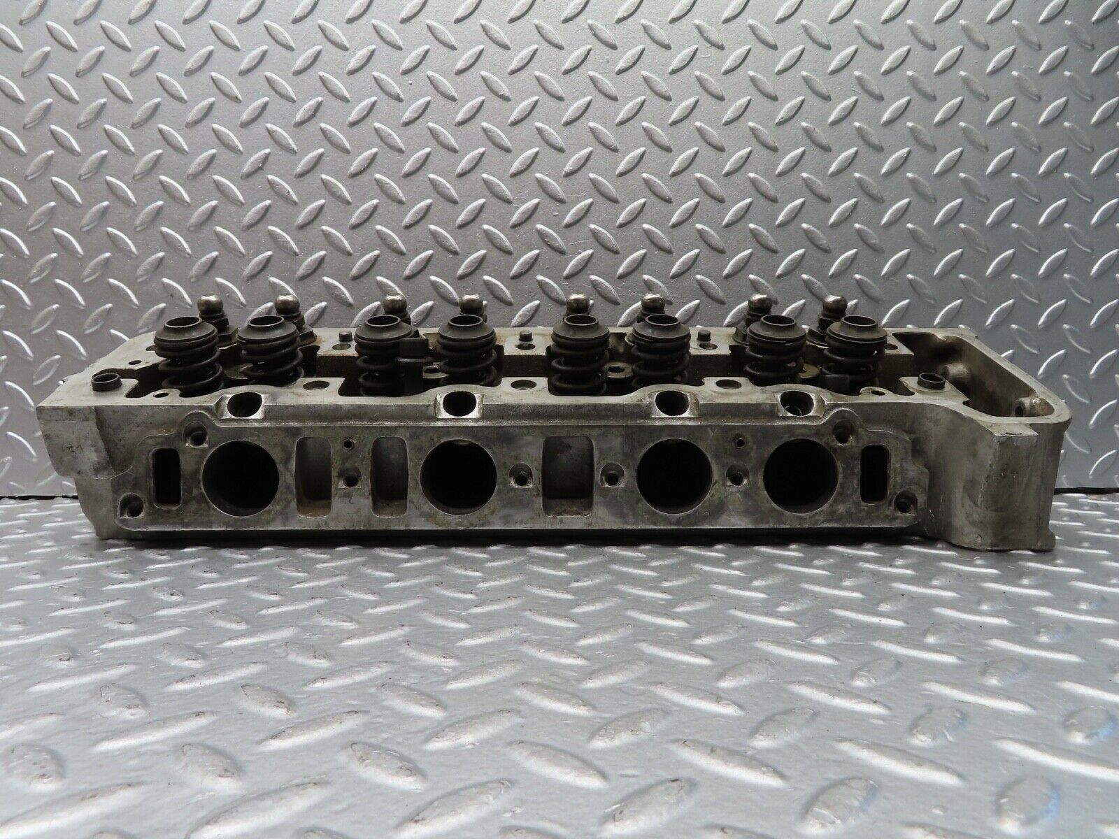 20743 Mercedes-Benz R107 450SL Cylinder Head Left Side 1170160601
