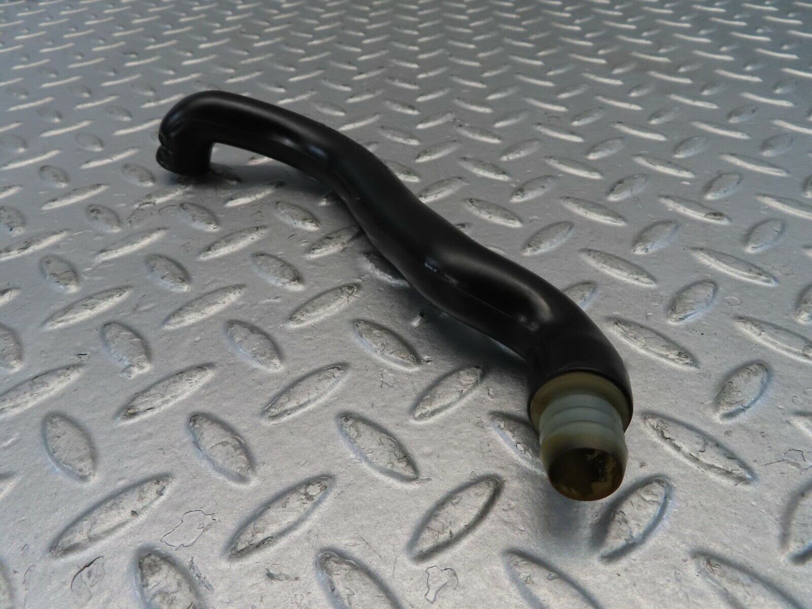 11051 Mercedes-Benz R107 W116 Air Intake Breather Hose 1160940485
