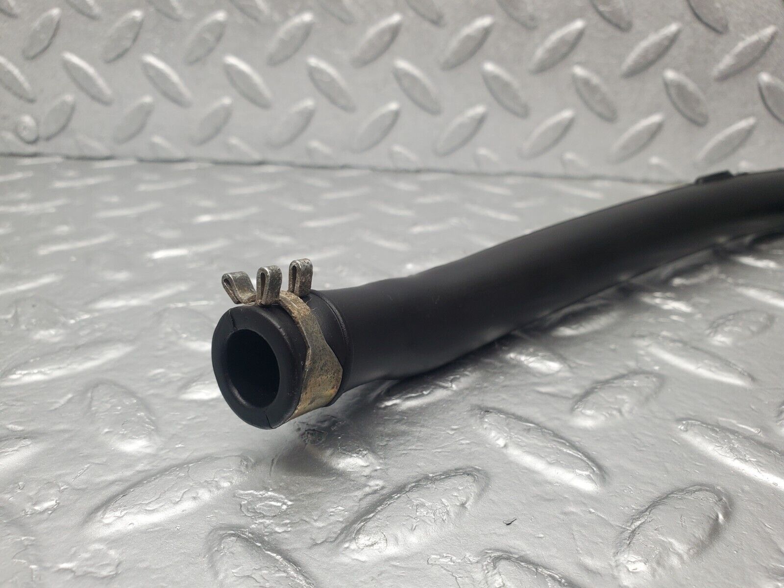 46208 Mercedes-Benz W124 280E Crankcase Breather Hose Pipe 2X 1040943582 1040943682