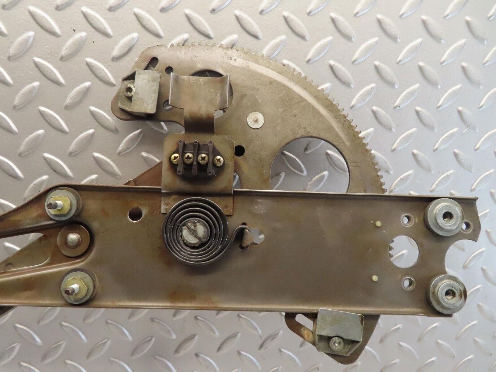 11752 Mercedes-Benz R107 450SL Front Right Power Window Regulator 1077200846