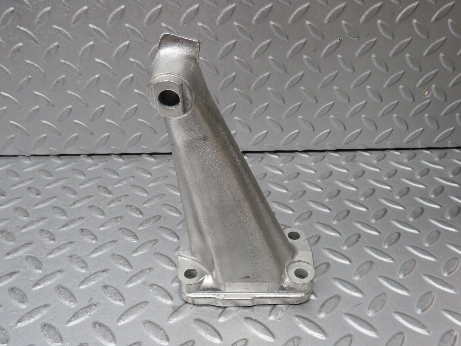 35475 Mercedes-Benz R107 280SL Engine Mount Bracket Right 1802233904