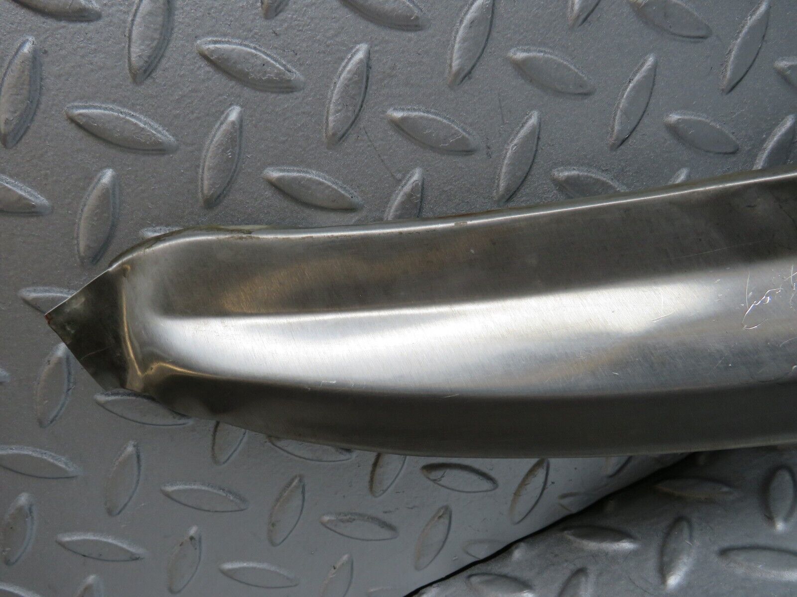 39865 Mercedes-Benz R107 350SL Windscreen Top Chrome Trim