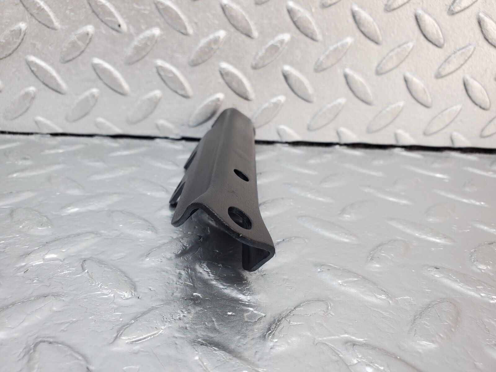 45239 Mercedes-Benz R129 300SL Coupe Air Intake Manifold Bracket