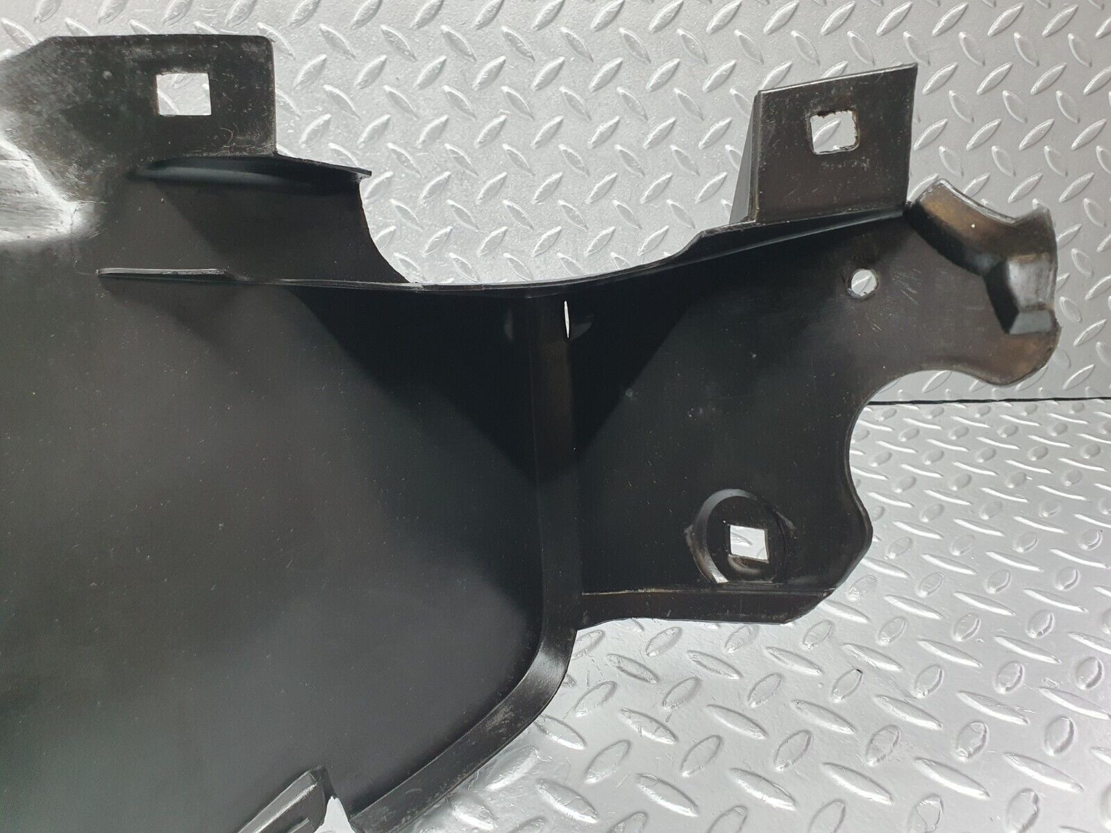 41931 Mercedes-Benz W202 C200 Front Left Inner Fender Wing Splash Guard 2026980130