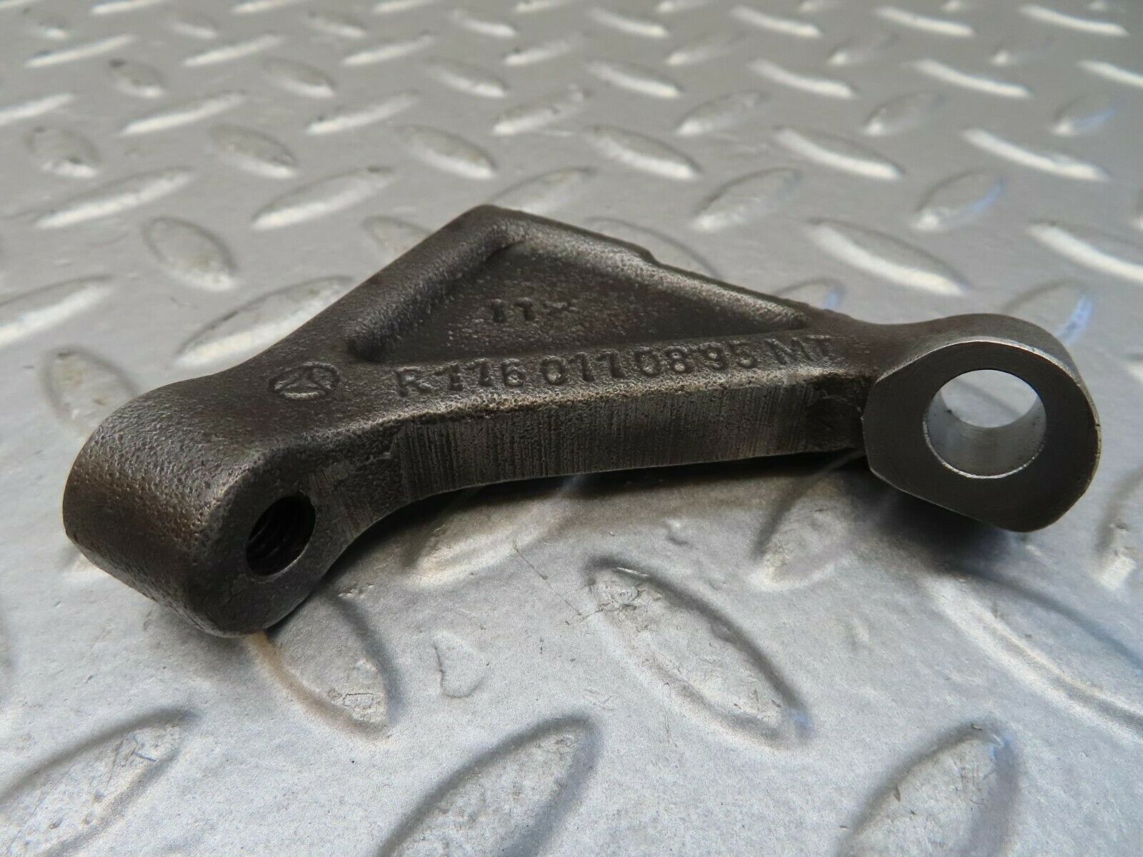 15677 Mercedes-Benz R107 450SL Engine Mount Bracket Pair 1160110895 1160110995