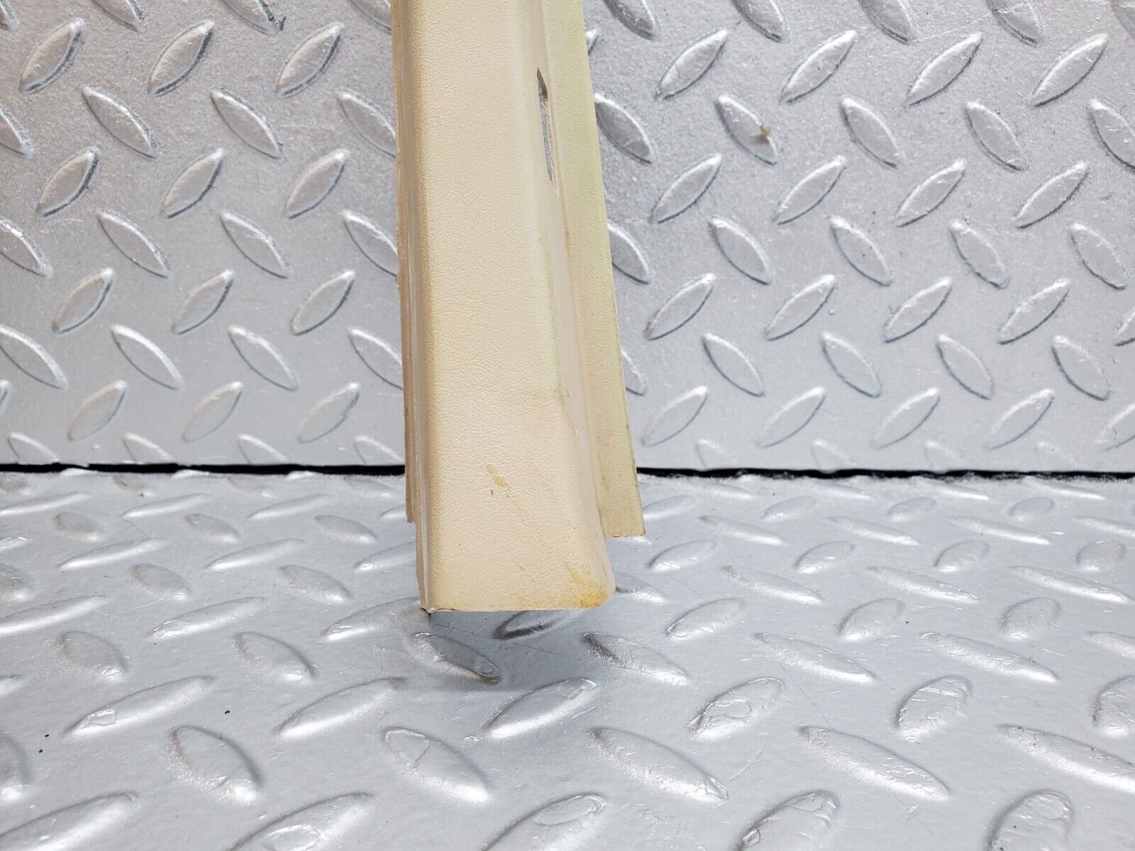 45861 Mercedes-Benz W126 420SE Front Left Door Window Frame Cover 1267250371