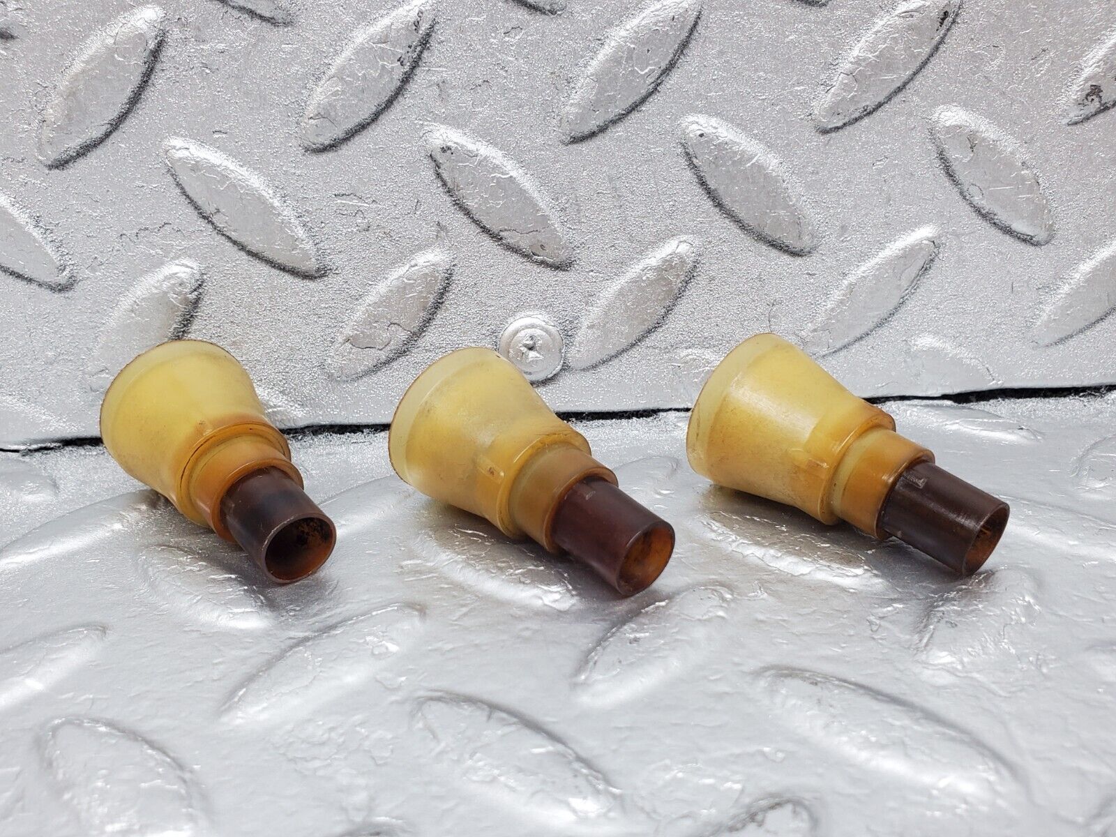 45444 Mercedes-Benz 280E M110.988 Fuel Injector Holder Set Plastic