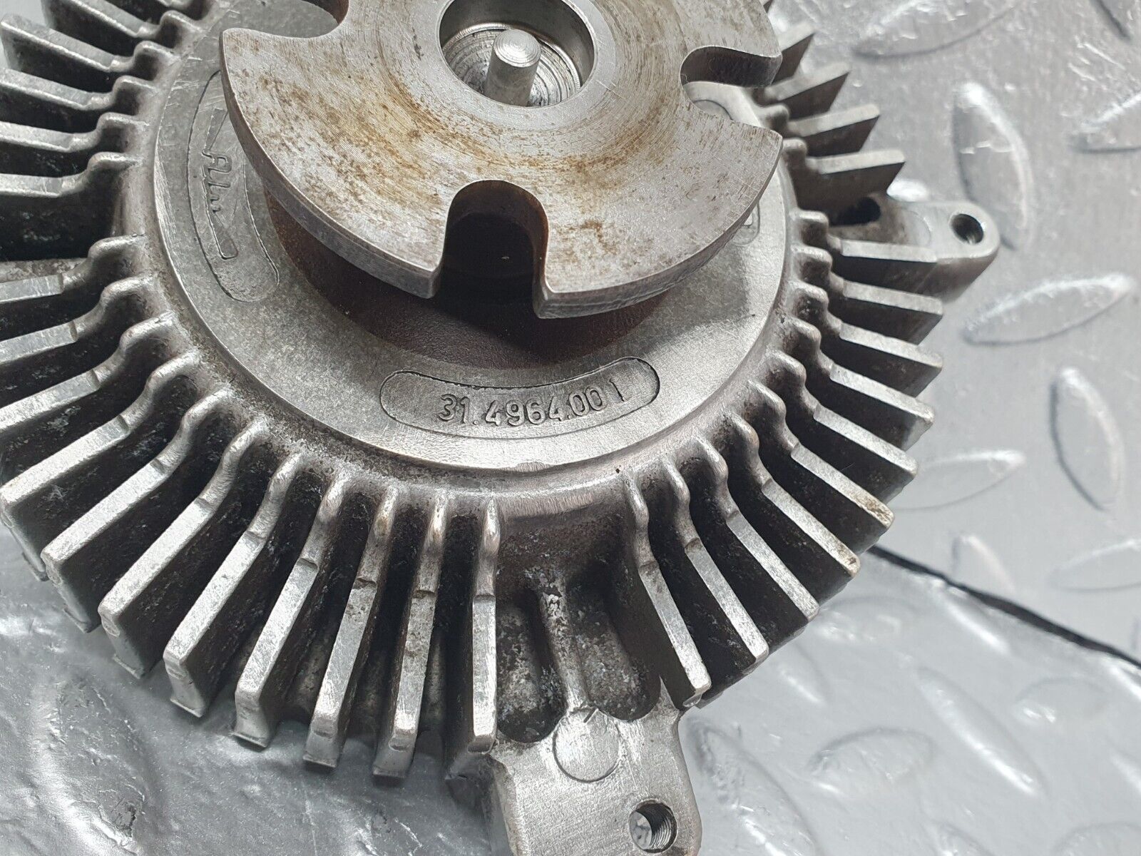 43686 Mercedes-Benz C126 380SEC Coupe Engine Cooling Fan Clutch 1162000822