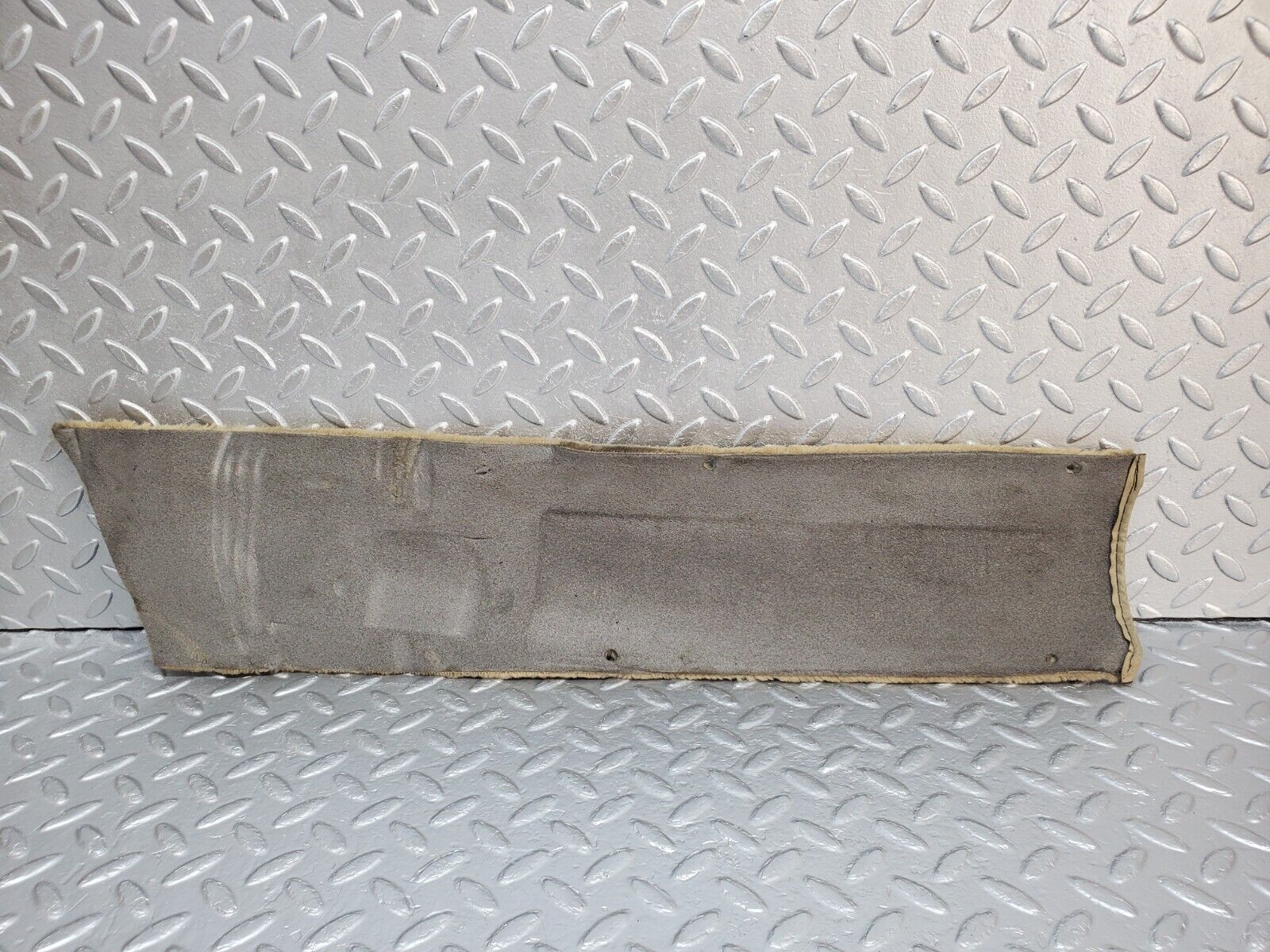 45697 Mercedes-Benz W126 420SE Front Left Door Sill Carpet Beige