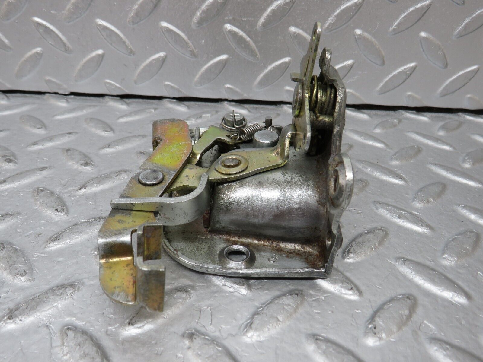 35394 Mercedes-Benz R107 280SL Left Door Lock Mechanism