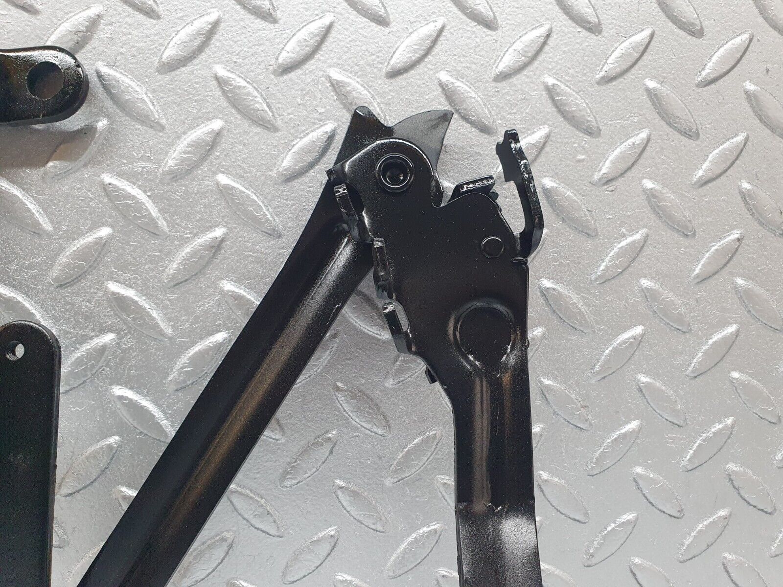 43945 Mercedes-Benz C123 230CE Coupe Bonnet Hinge Right Side