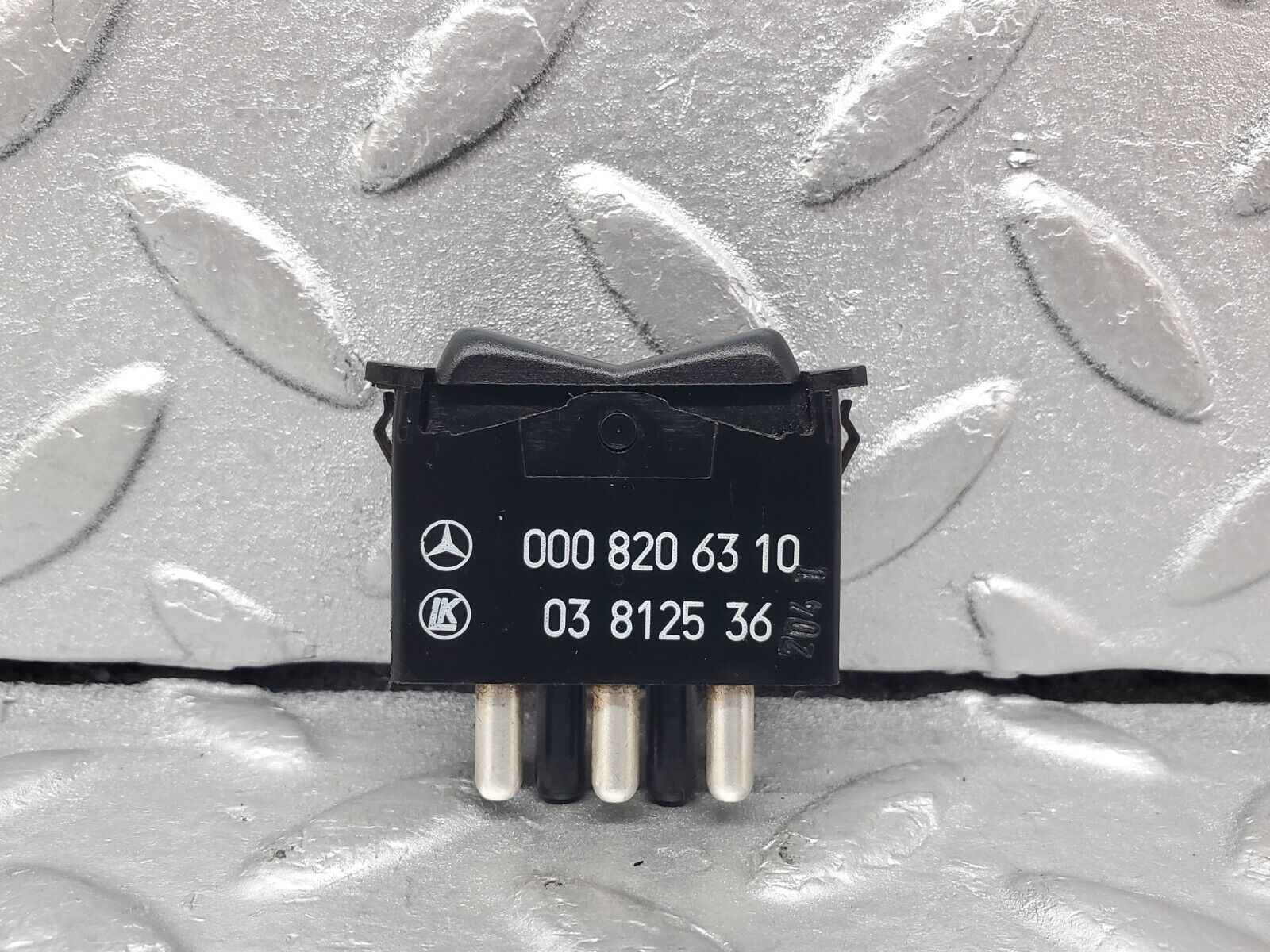 44363 Mercedes-Benz W123 280E Sunroof Switch 0008206310