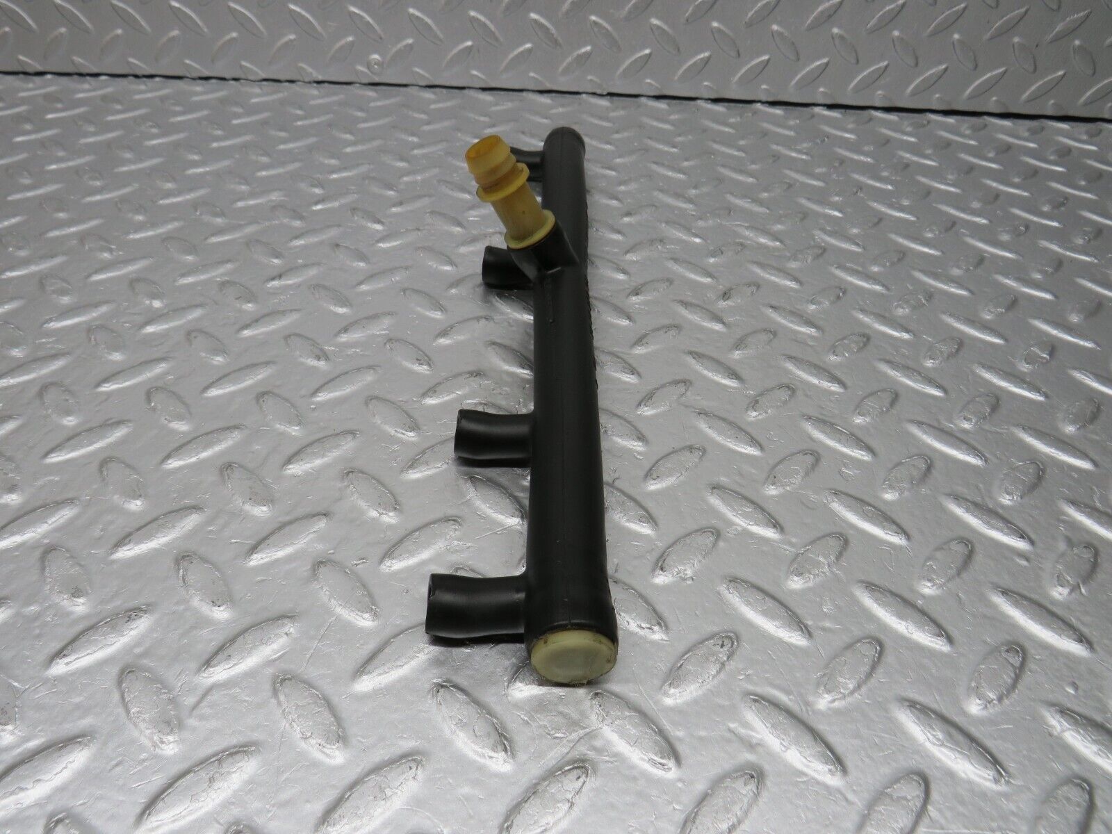 39161 Mercedes-Benz R107 500SL Air Intake Breather Hose Pipe 1160940982