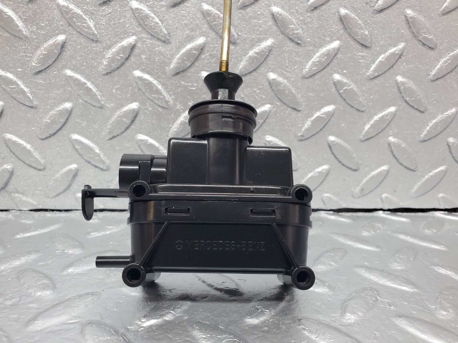 45642 Mercedes-Benz W126 420SE Front Left Door Lock Vacuum Actuator
