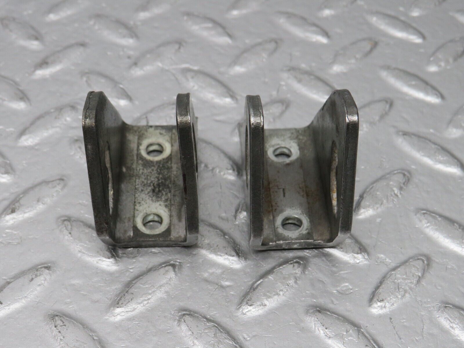 39134 Mercedes-Benz R107 500SL Mounting Bracket