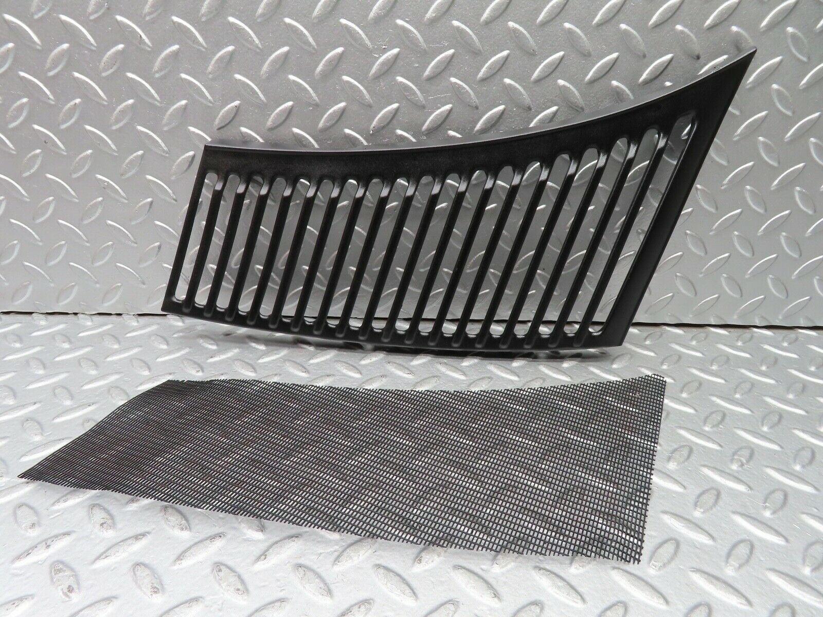 20864 Mercedes-Benz R107 450SL Air Intake Grill Left Side