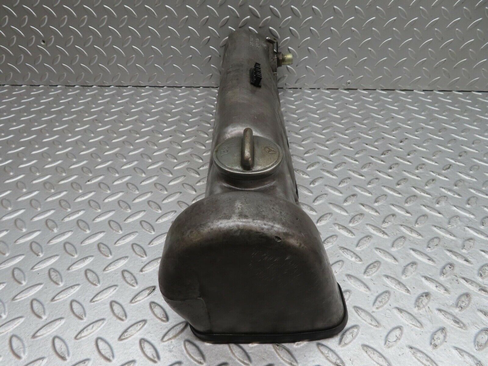 13827 Mercedes-Benz R107 450SL Cylinder Head Valve Cover Right Side 1160161905