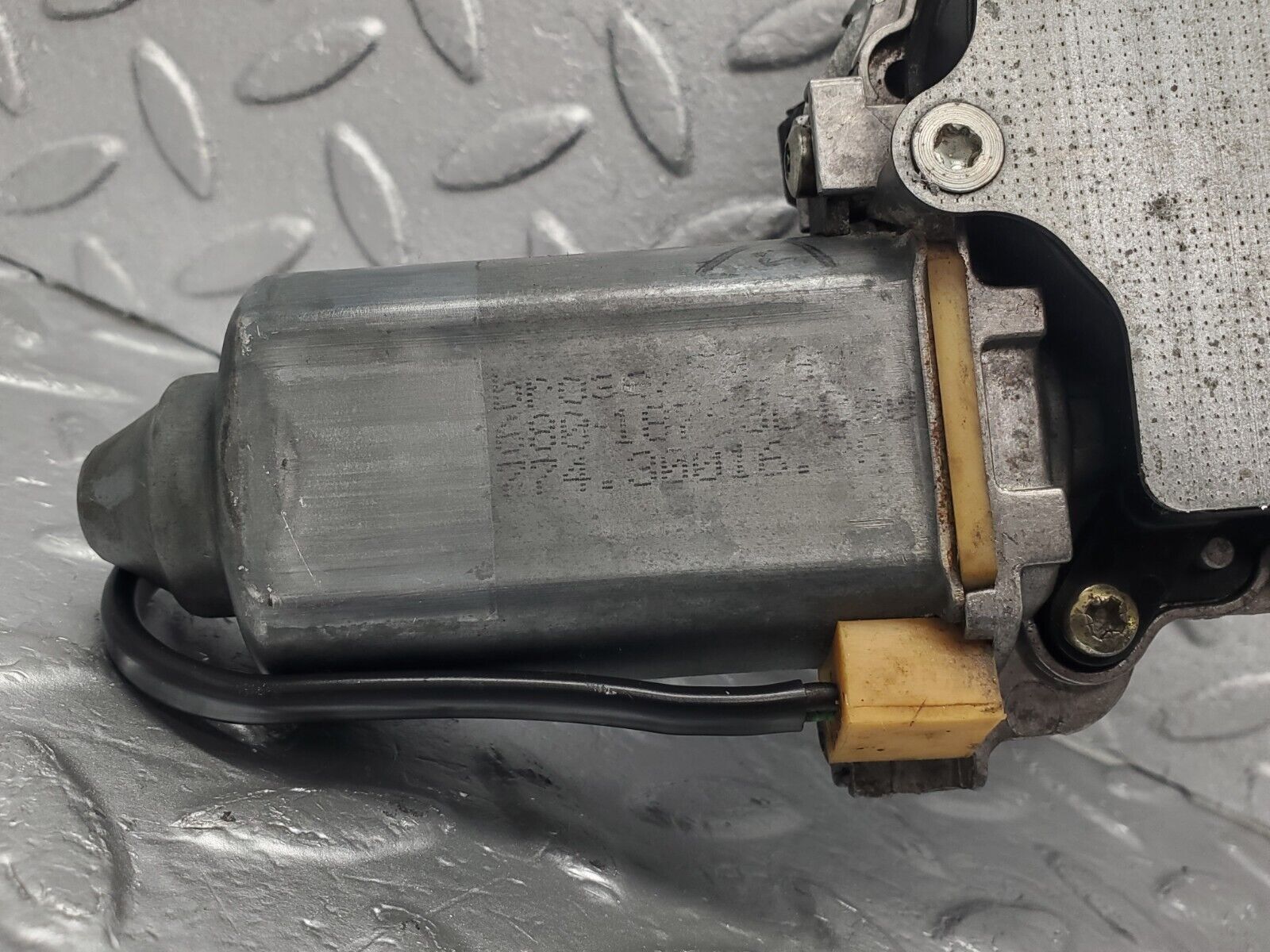 46133 Mercedes-Benz W124 Rear Right Power Window Regulator