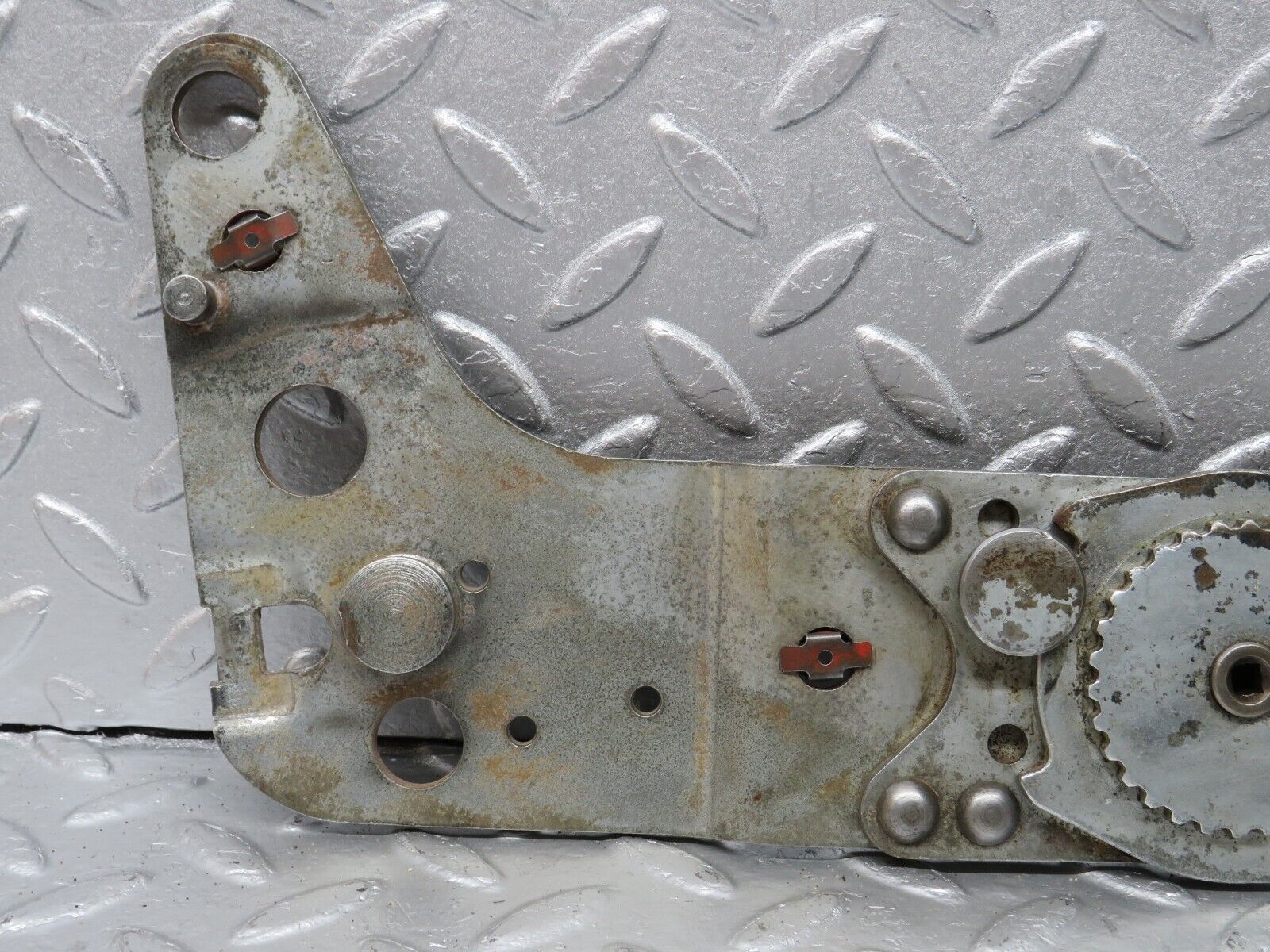 40070 Mercedes-Benz R107 350SL Front Right Seat Hinge 0009109686