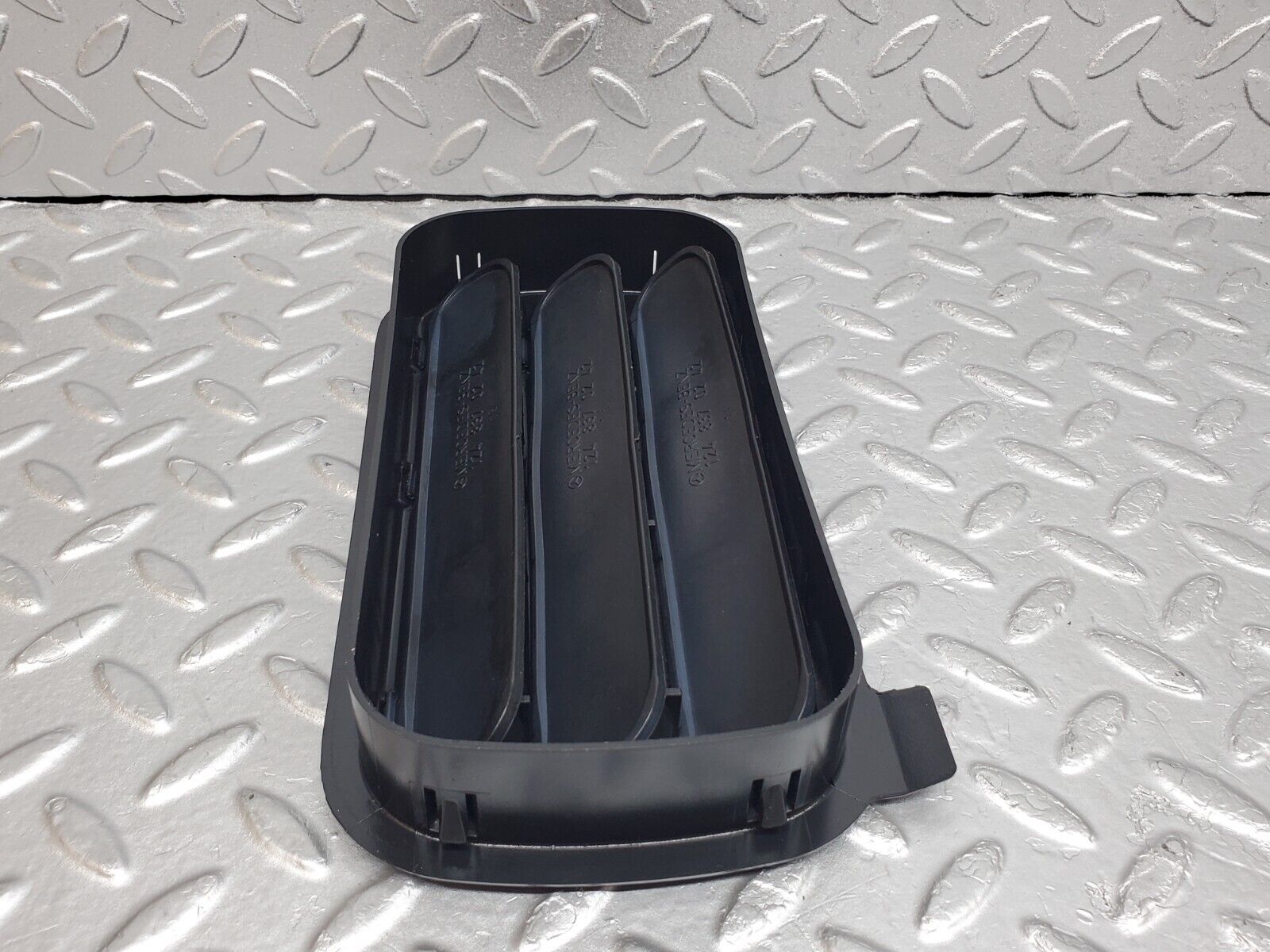 44735 Mercedes-Benz W124 220E Rear Air Intake Vent Left 1248370230 1248370242