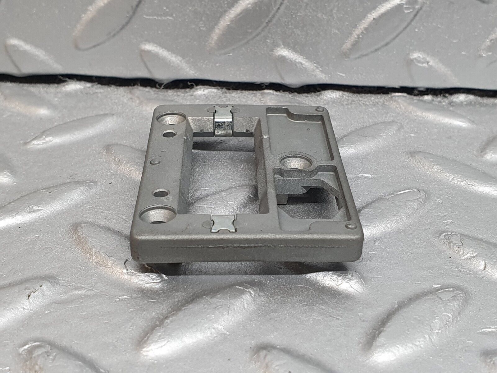 42082 Mercedes-Benz W202 C200 Rear View Mirror Bracket