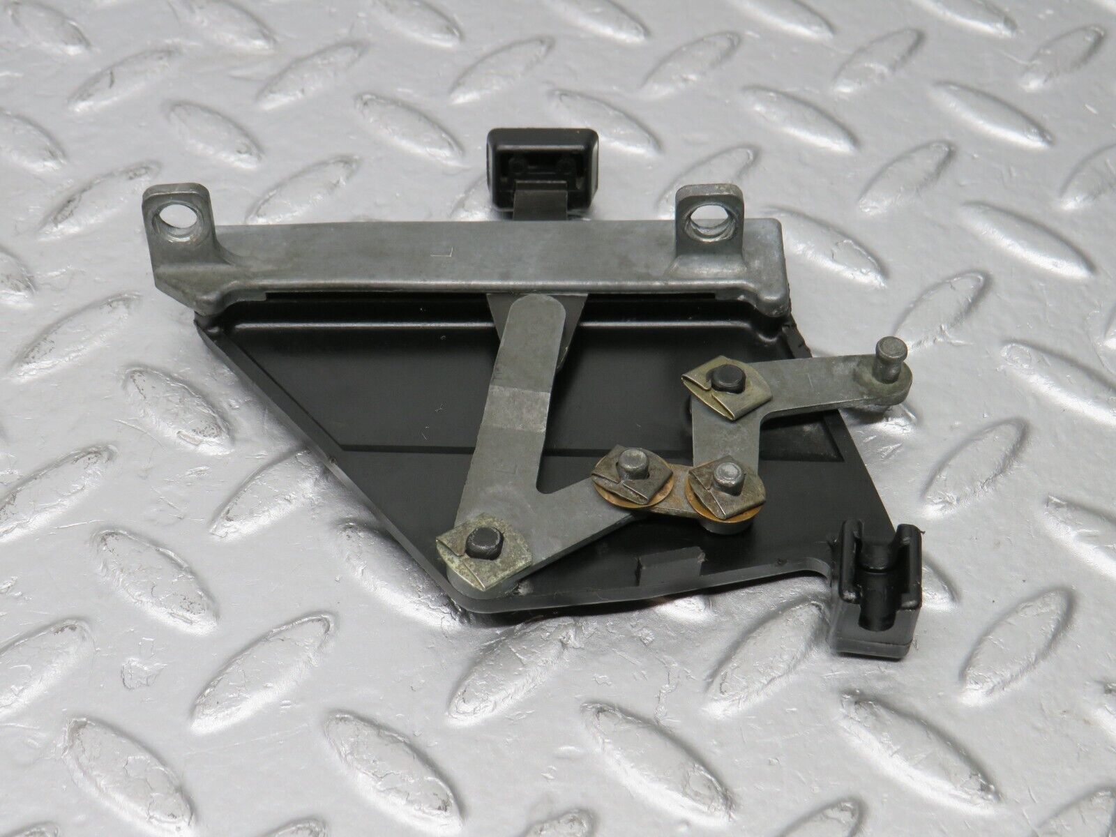 39202 Mercedes-Benz R107 500SL Air Vent Control Lever Left 1078300385