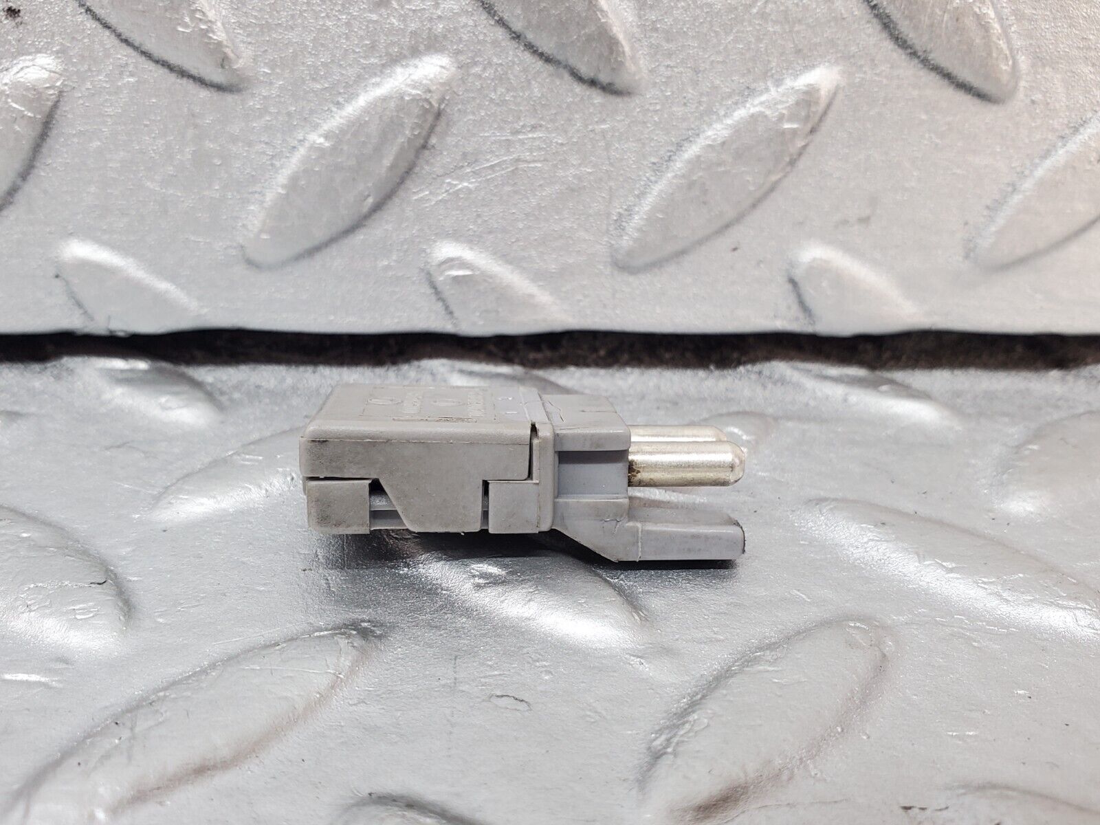 45601 Mercedes-Benz W126 420SE Seat Relay Diode Plug 0005404281