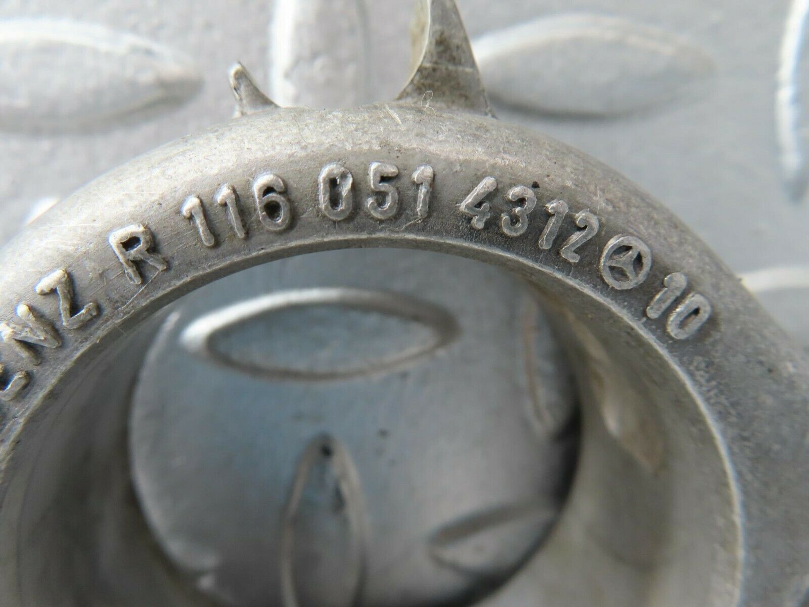 15648 Mercedes-Benz R107 450SL Camshaft Tower Bearing 1160514312