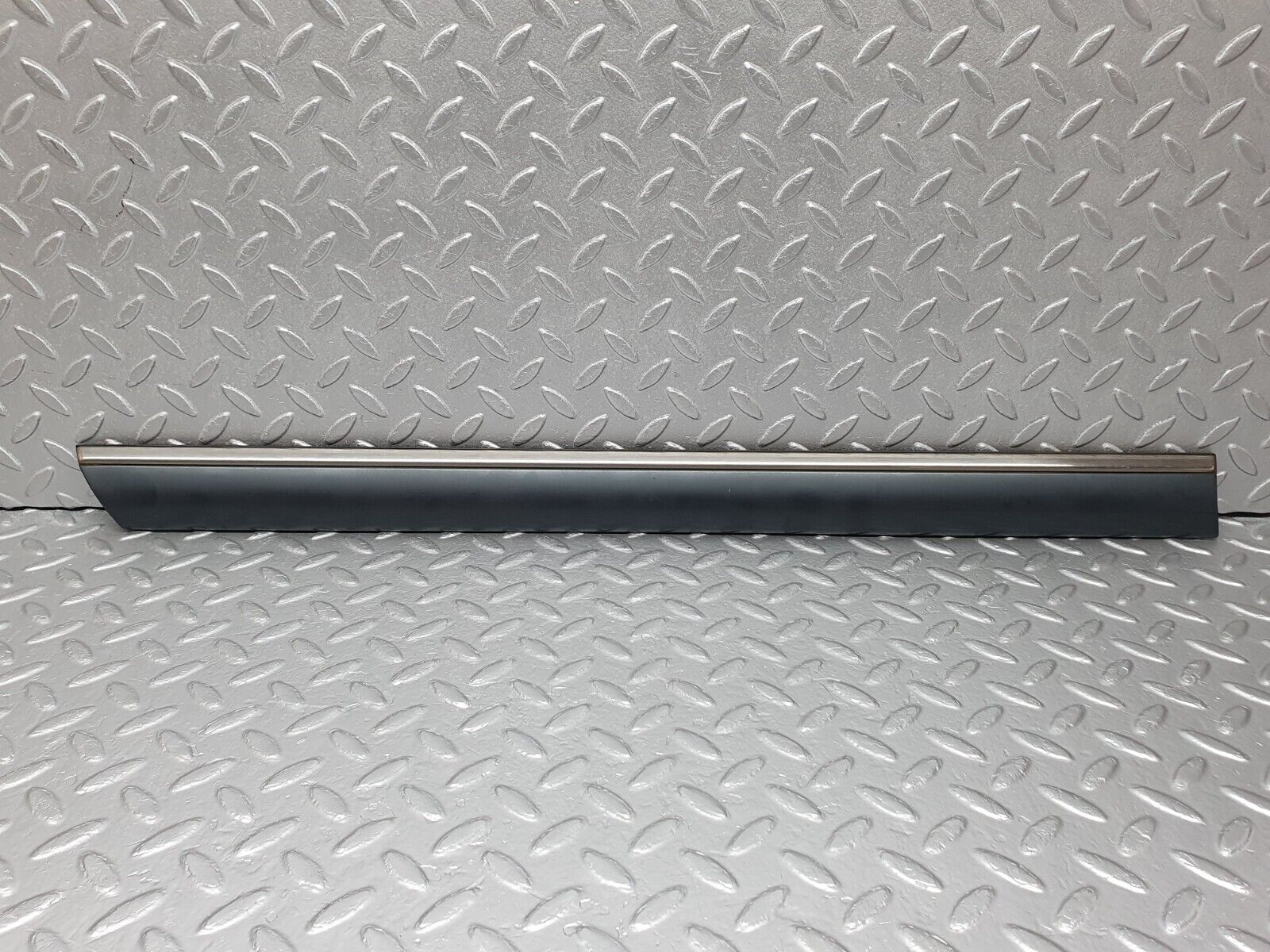 41806 Mercedes-Benz W202 C200 Rear Right Door Centre Moulding Trim 2026909862