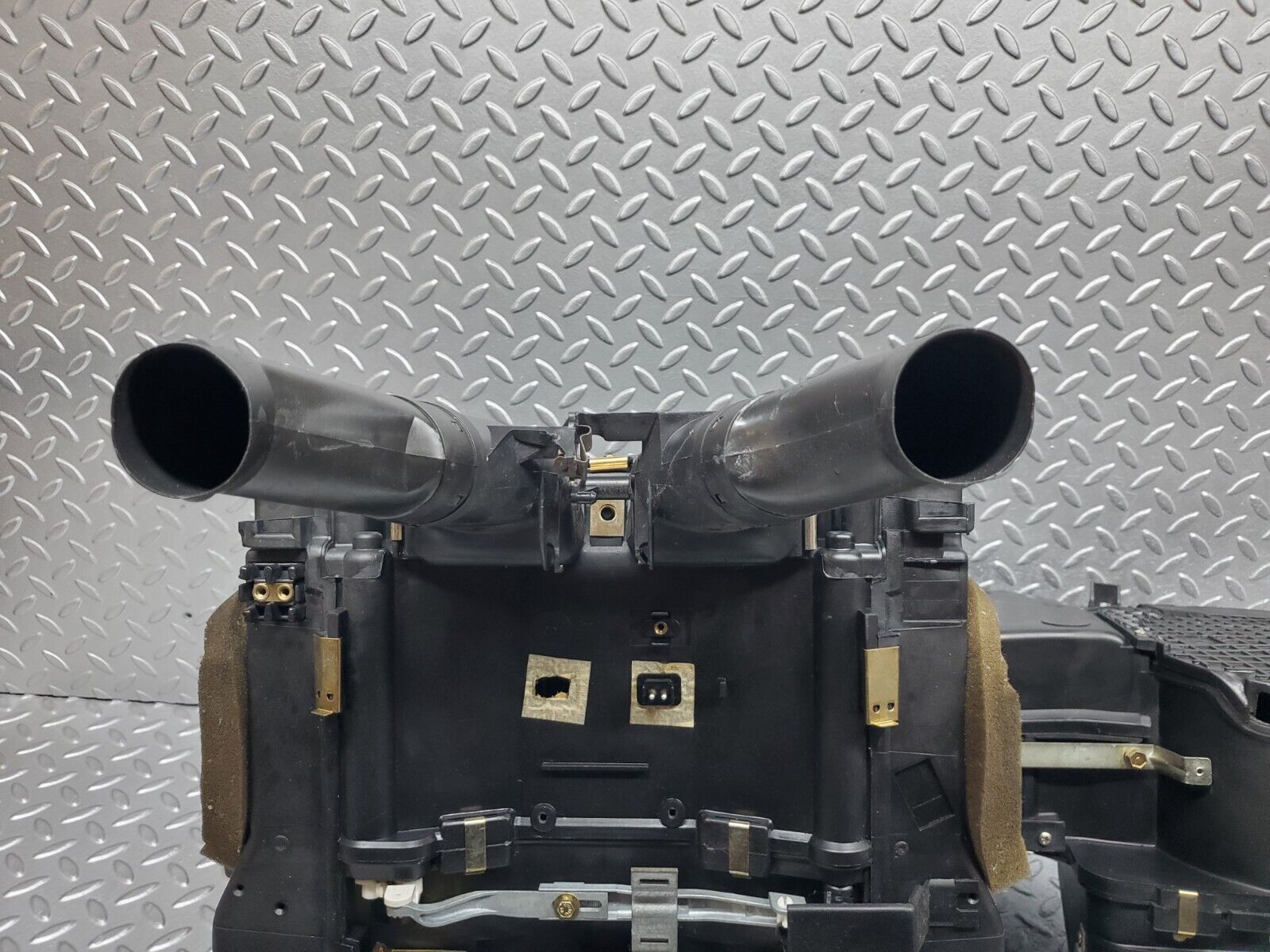 45897 Mercedes-Benz W126 420SE Heater Box Blower Housing Behr