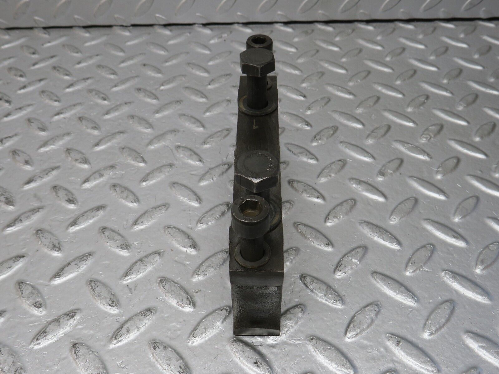 32866 Mercedes-Benz C107 R107 350 V8 Crankshaft Bearing Block 1160110312