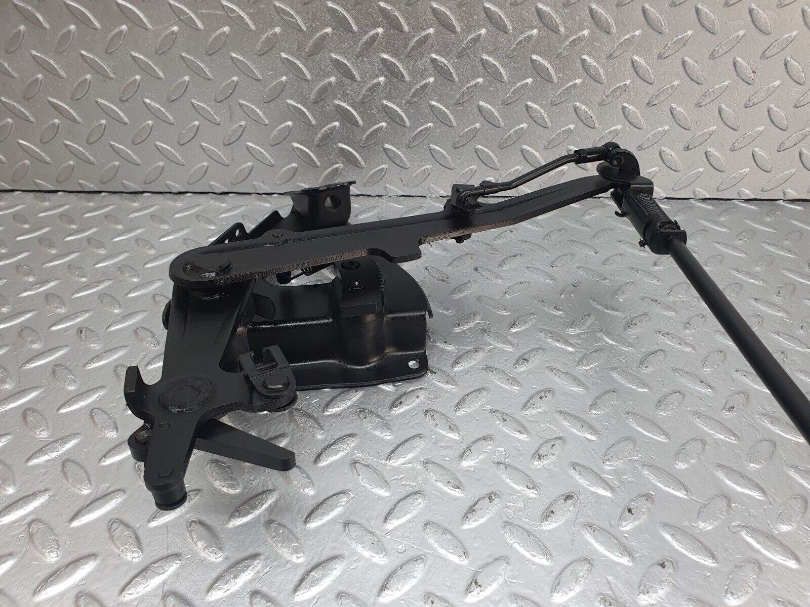 43827 Mercedes-Benz C126 380SEC Coupe Handbrake Regulator