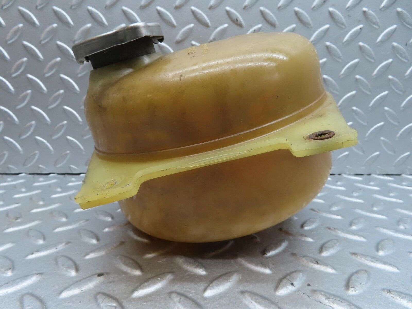 13843 Mercedes-Benz R107 450SL Coolant Tank Reservoir Behr 1075000149