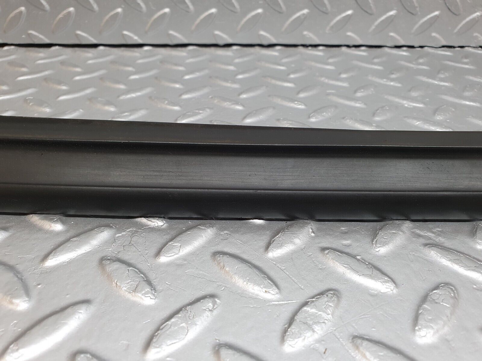41714 Mercedes-Benz W124 200E Rear Windscreen Lower Rubber Seal
