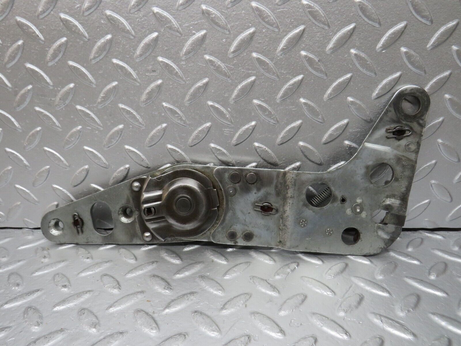 33208 Mercedes-Benz R107 Front Right Seat Hinge Pair 0009107585 0009108086