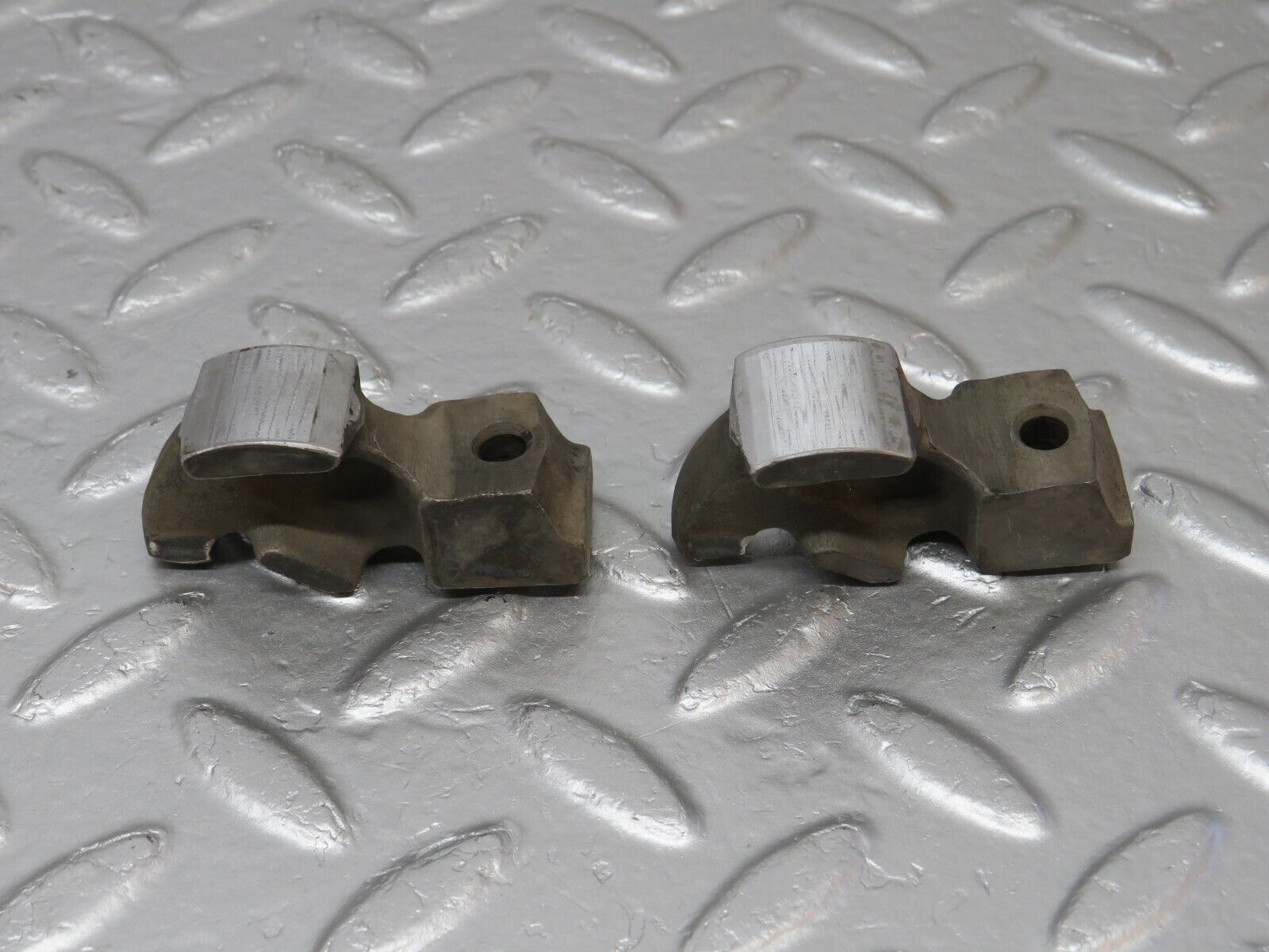 40048 Mercedes-Benz R107 350SL Rocker Arm With Valve Tappet