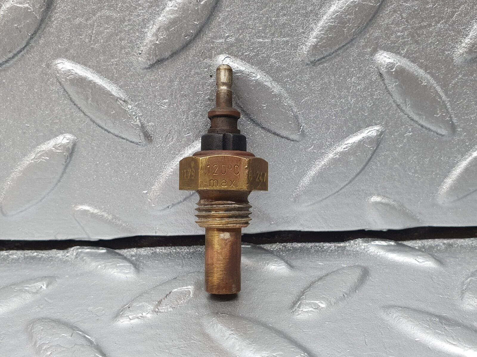 41366 Mercedes-Benz R107 350SL Coolant Temperature Sensor VDO 0055421017