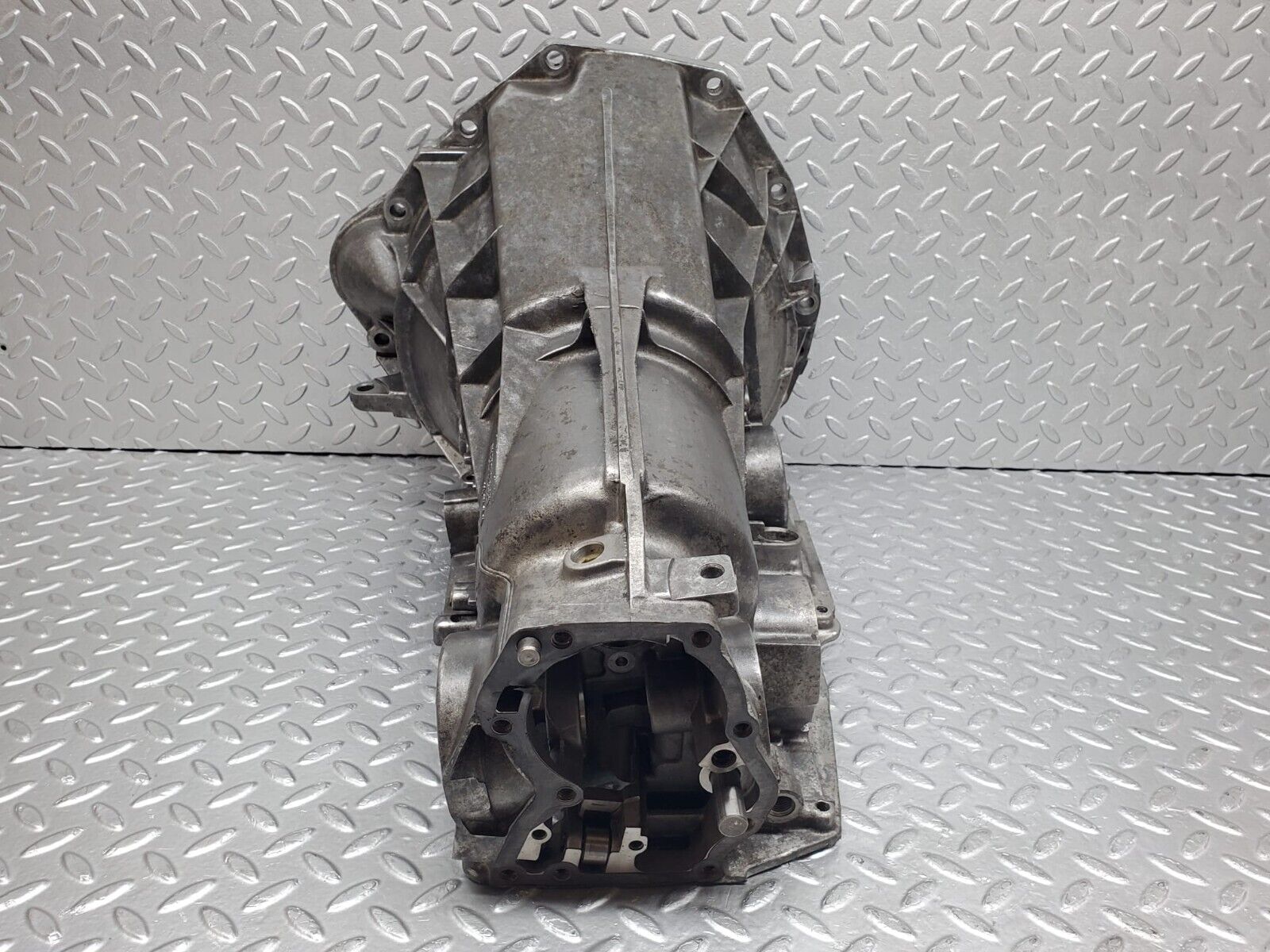 34226 Mercedes-Benz W124 260E Automatic Gearbox Housing 722.409 2012710101 1242700101