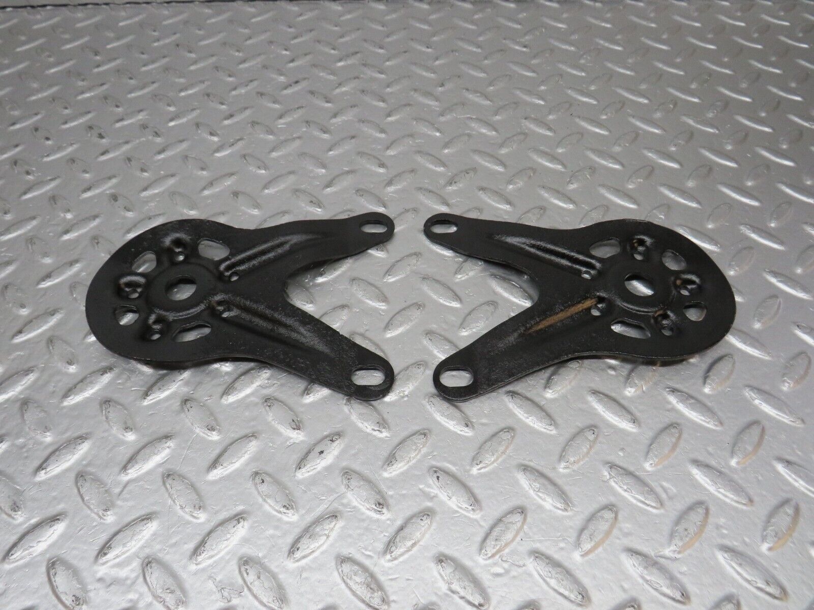 39931 Mercedes-Benz R107 350SL Rear Suspension Axle Mounting Bracket