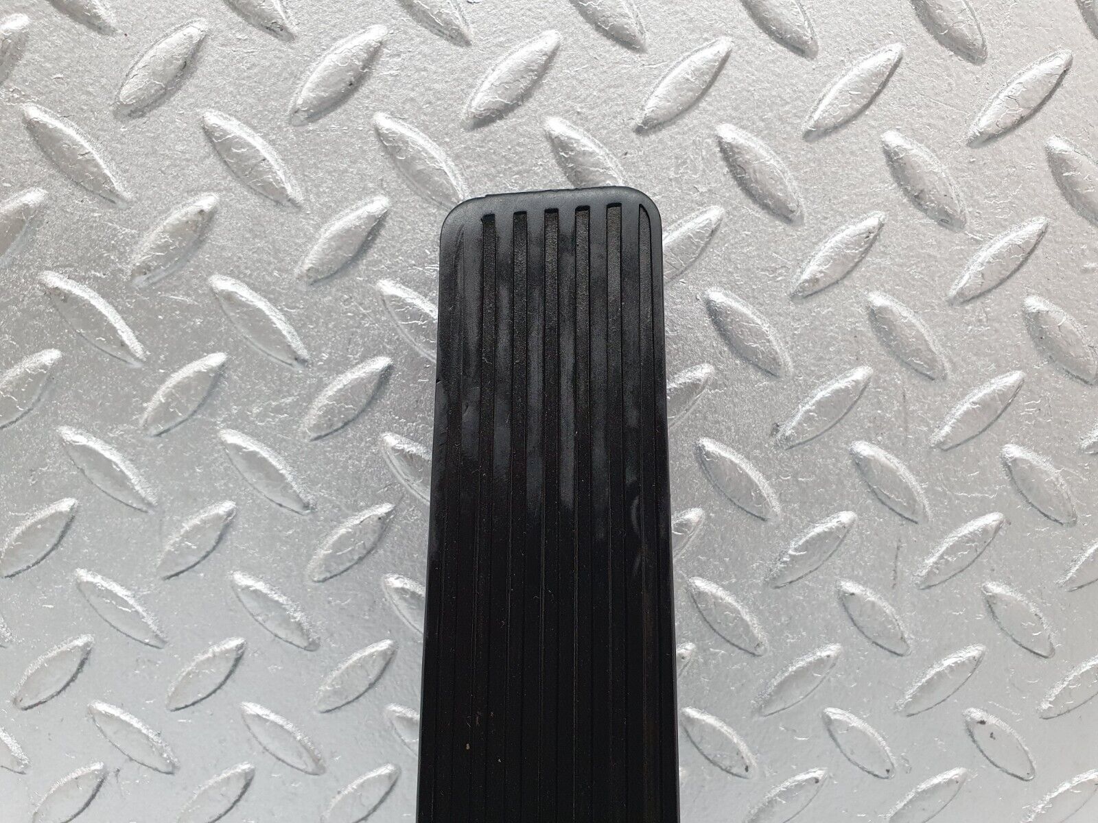 42693 Mercedes-Benz W201 190 2.0L Accelerator Pedal With Rubber 1263000504 1233010082