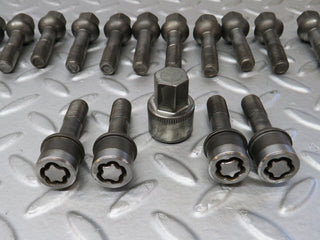 37998 Mercedes-Benz A124 Cabriolet Alloy Wheel Lug Bolt Set With Locking Bolts M12x1.5