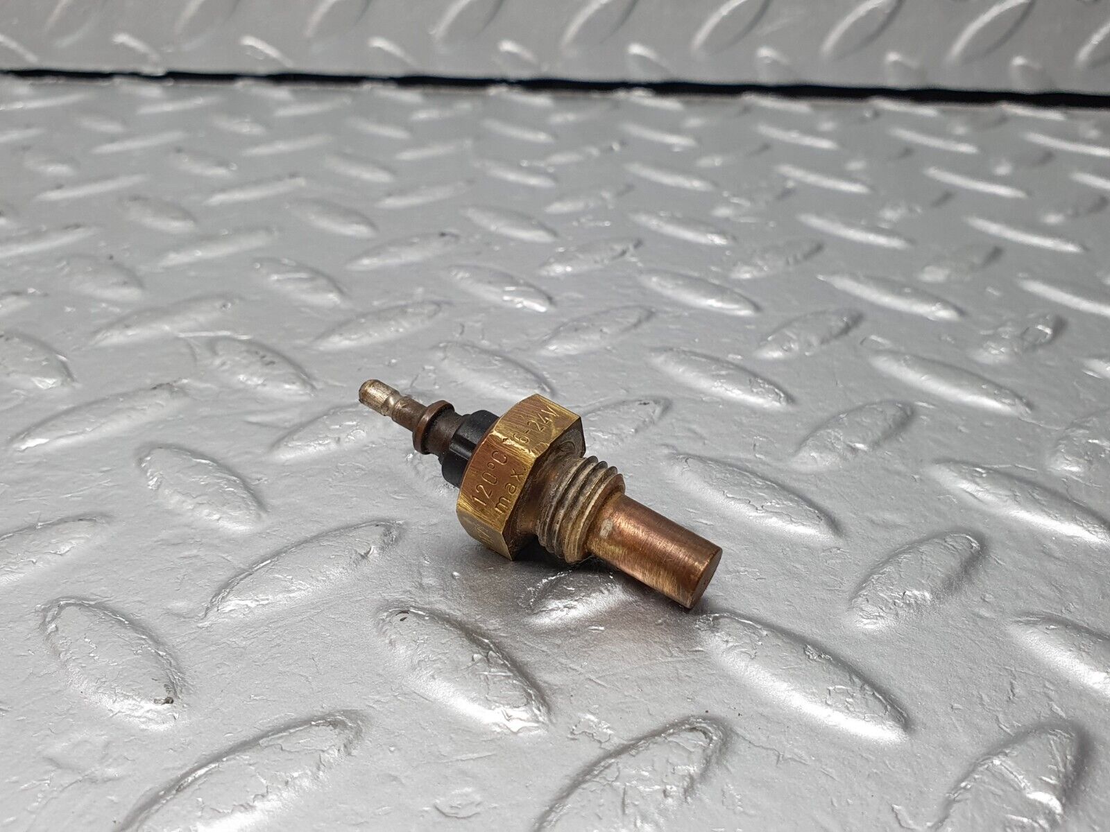 41366 Mercedes-Benz R107 350SL Coolant Temperature Sensor VDO 0055421017