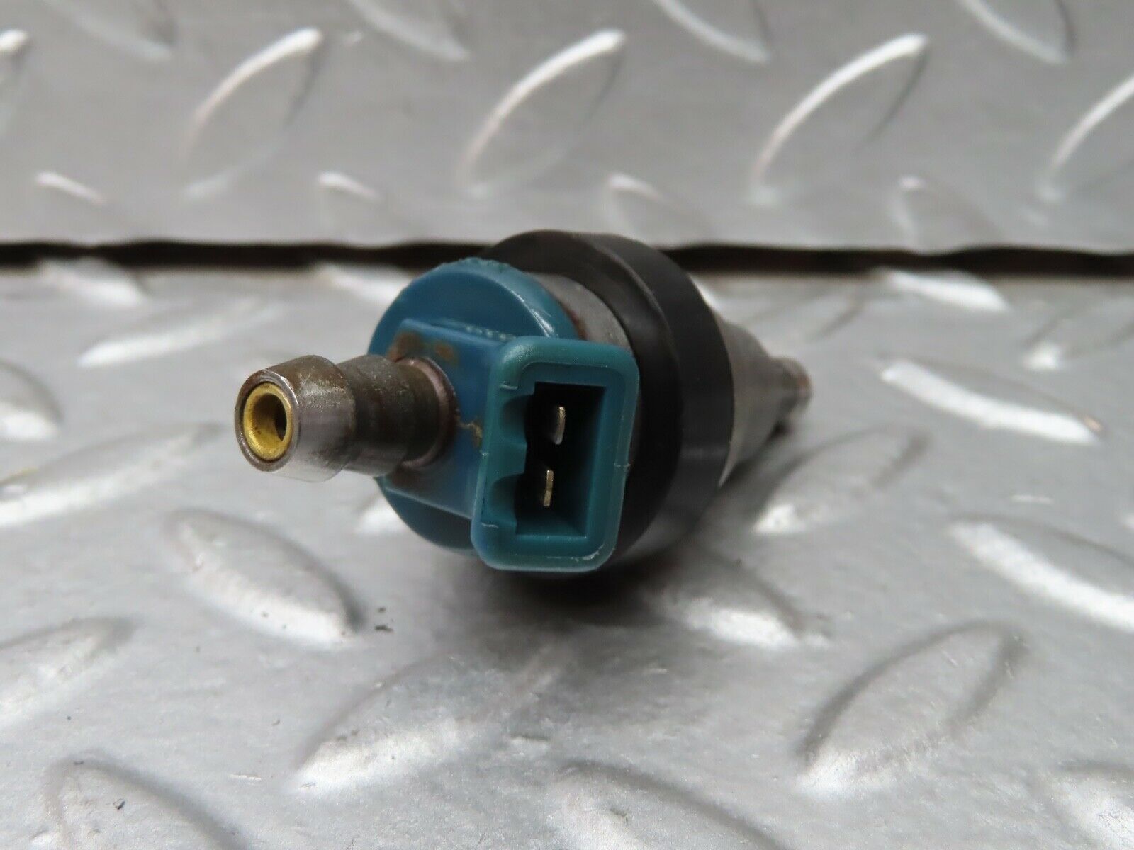 20690 Mercedes-Benz R107 450SL Fuel Injector Bosch 0280150036