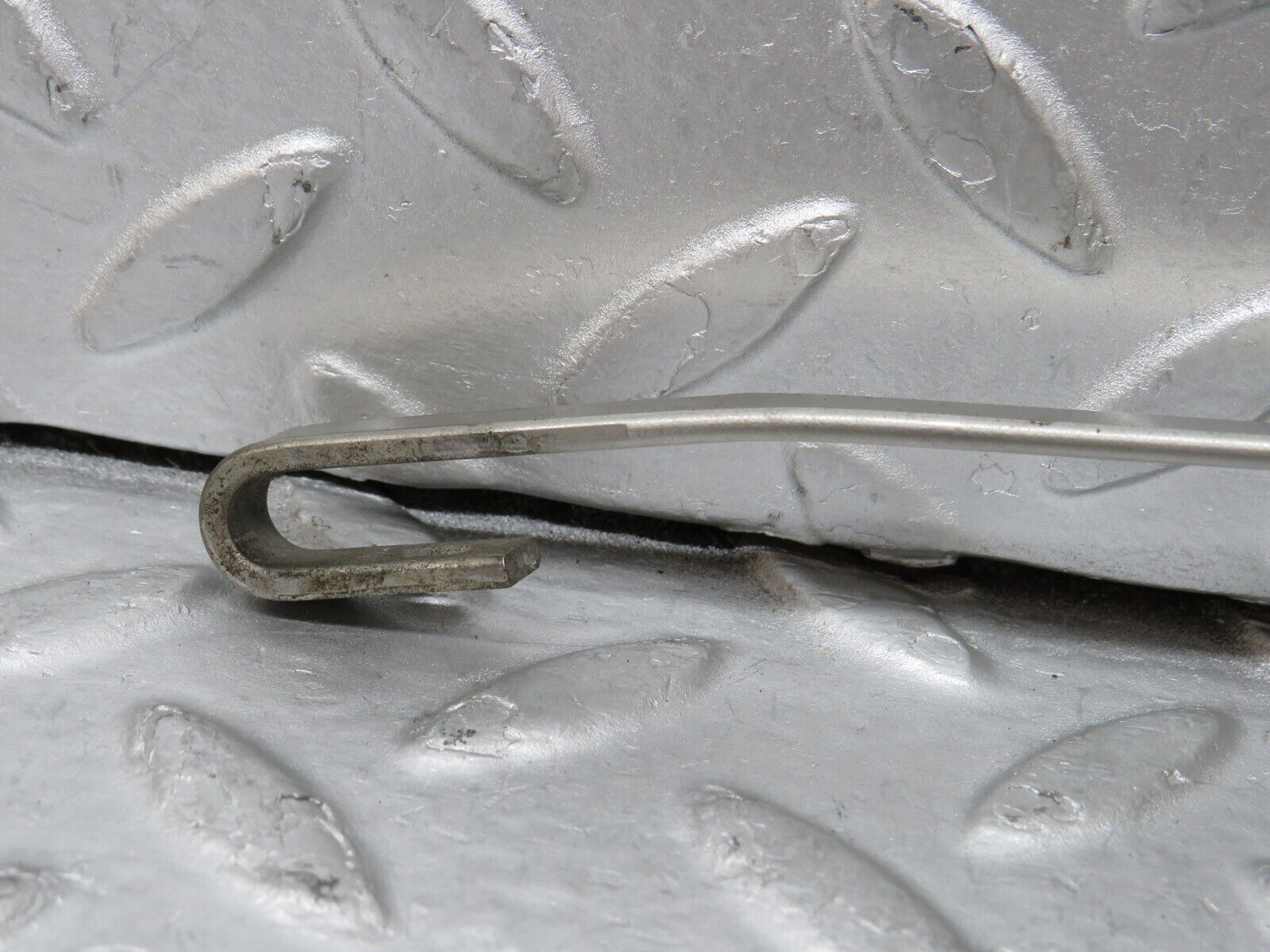 35548 Mercedes-Benz R107 280SL Front Left Windscreen Wiper Arm