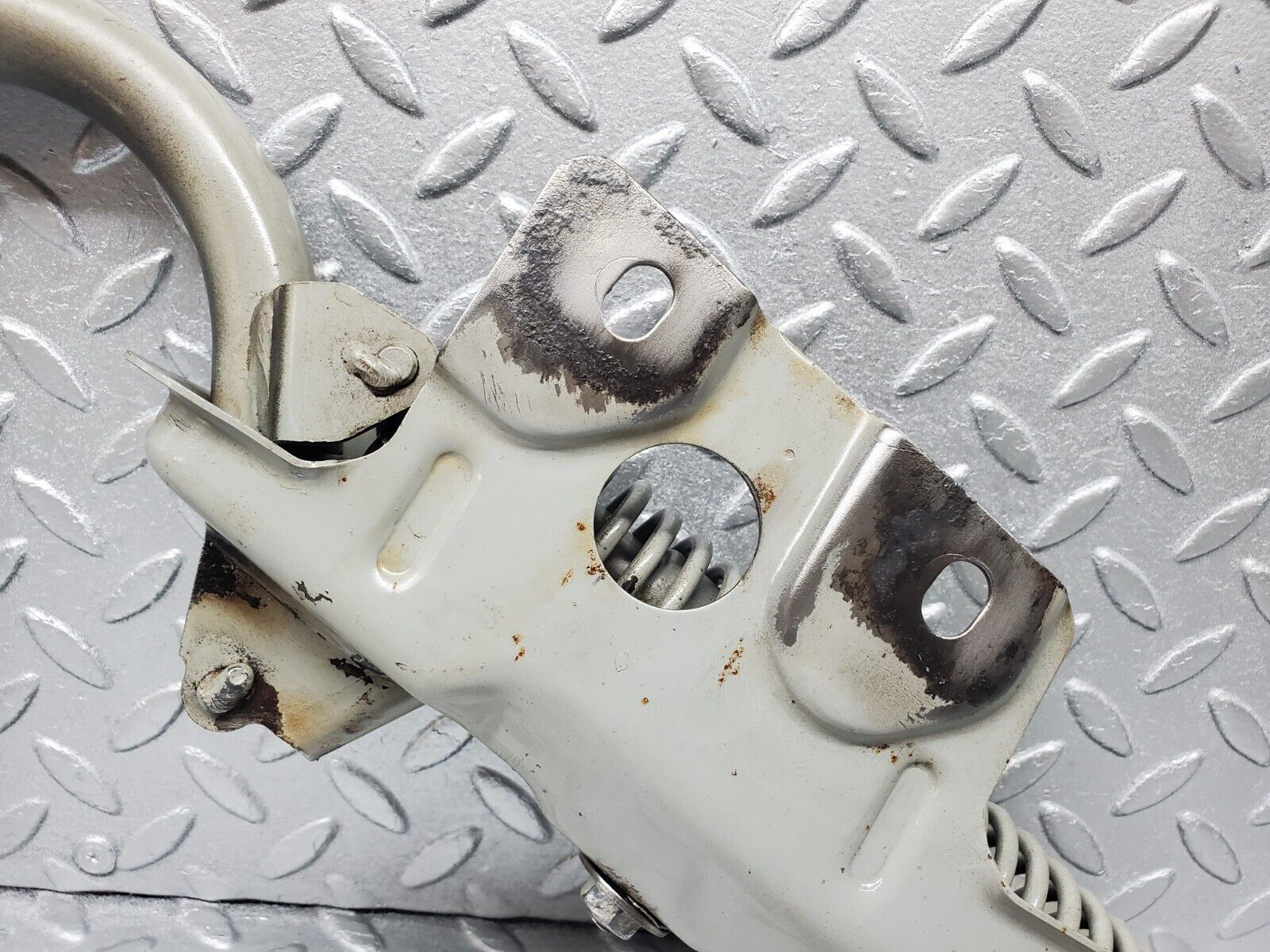 45834 Mercedes-Benz W126 420SE Trunk Lid Hinge Left Side