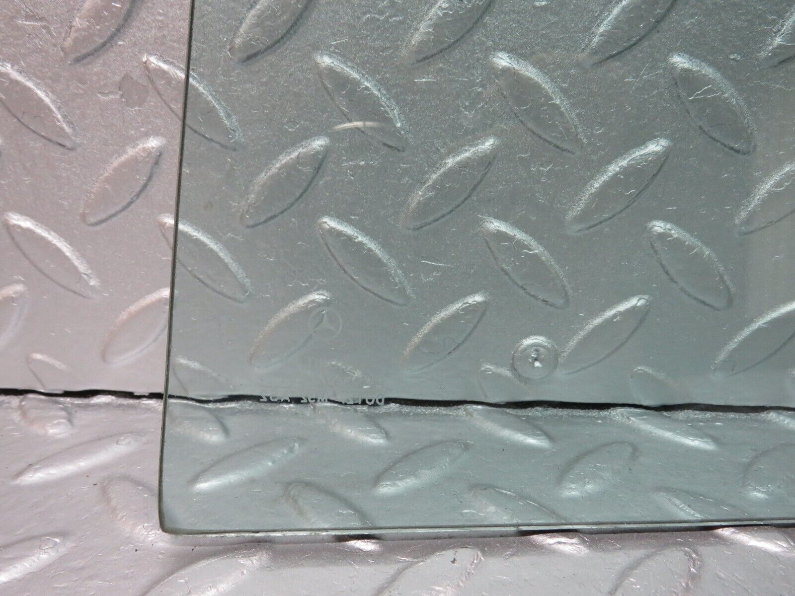 40155 Mercedes-Benz R107 350SL Hardtop Quarter Window Glass Left Side