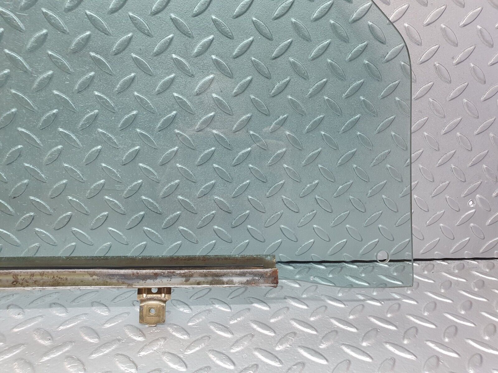 43757 Mercedes-Benz C126 380SEC Coupe Left Door Window Glass