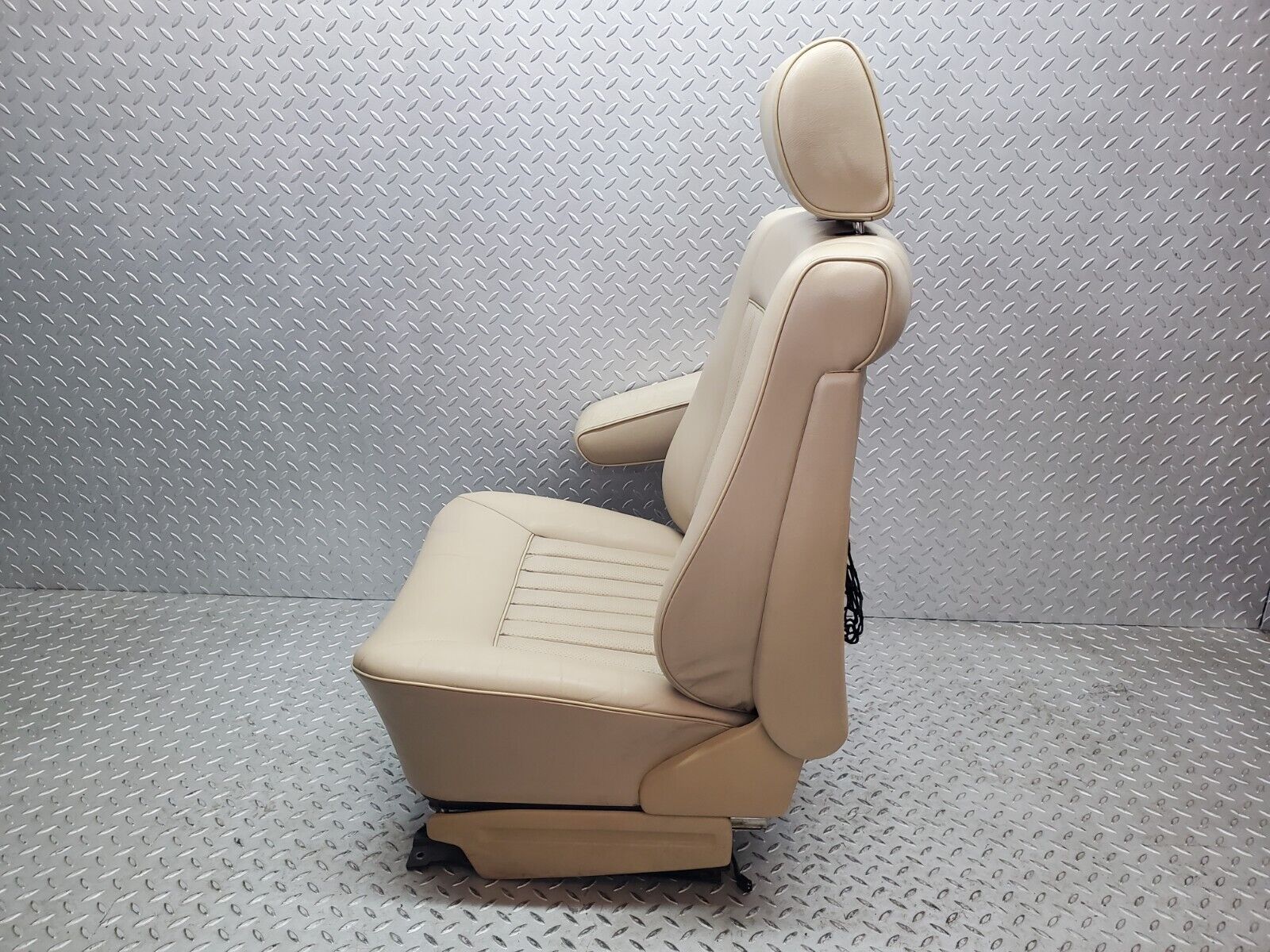 45869 Mercedes-Benz W126 420SE Front Left Electric Seat Leather Beige 1269102650